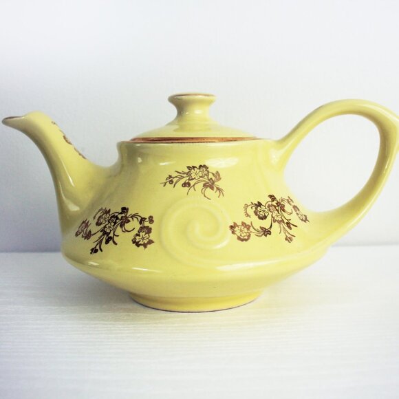 Aladdin Teapot, Pale Yellow and Gold Tea Set, Sugar Bowl and Creamer - Picture 2 of 13